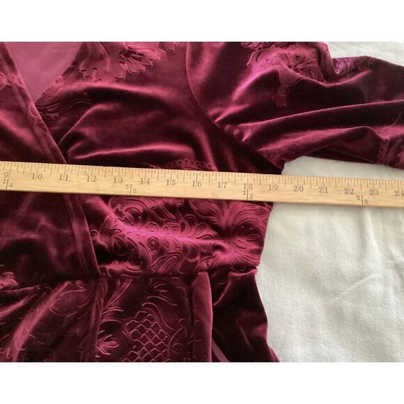 Torrid Burgundy Red Velvet Floral Surplice faux Wrap Dress size 1 - Picture 7 of 7